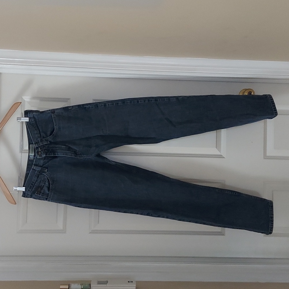 Lee Premium Relaxed Straight Leg Men's/Teen jeans. Size is 30" by 32".